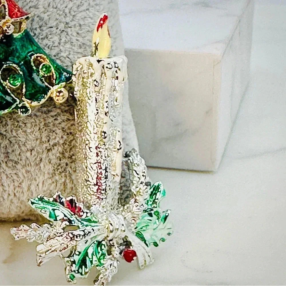 2 Vintage Christmas Brooches Jeweled Christmas Tree Candle Signed Gerrys… - Picture 6 of 12